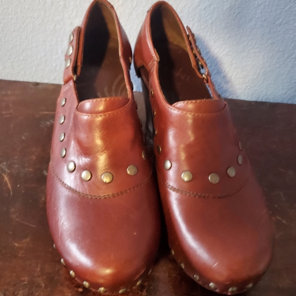 Dansko Clog Riveted Heels - Picture 2 of 7